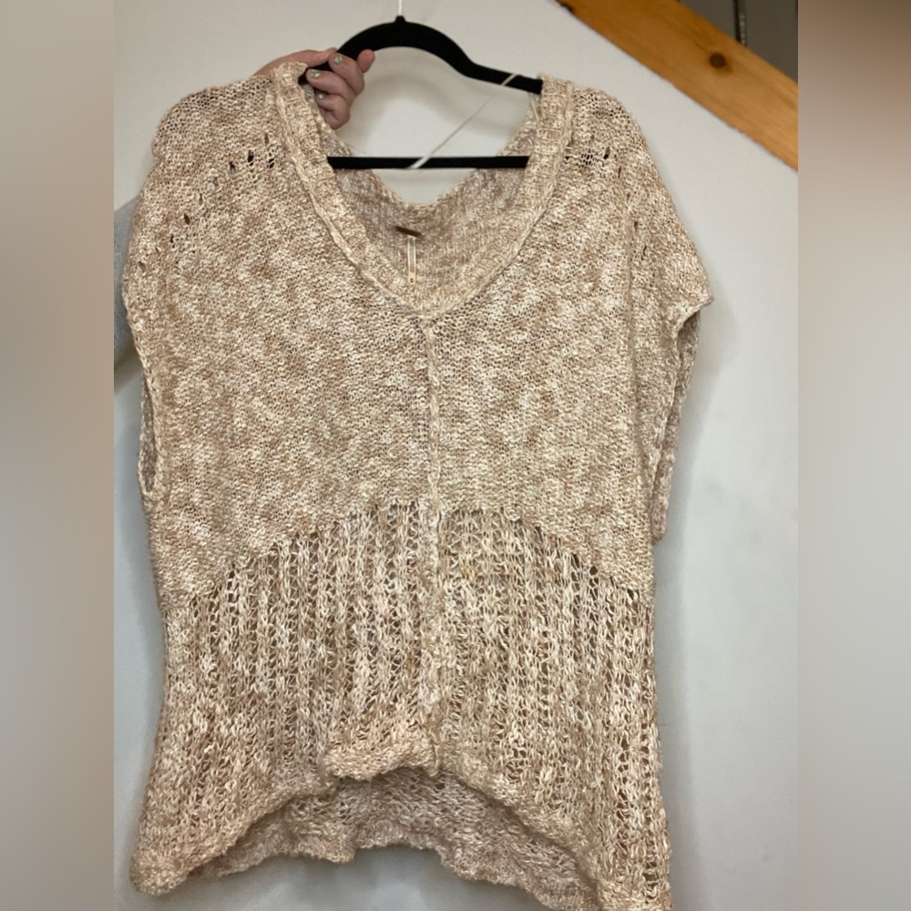 Cream, short sleeve V-neck sweater good condition